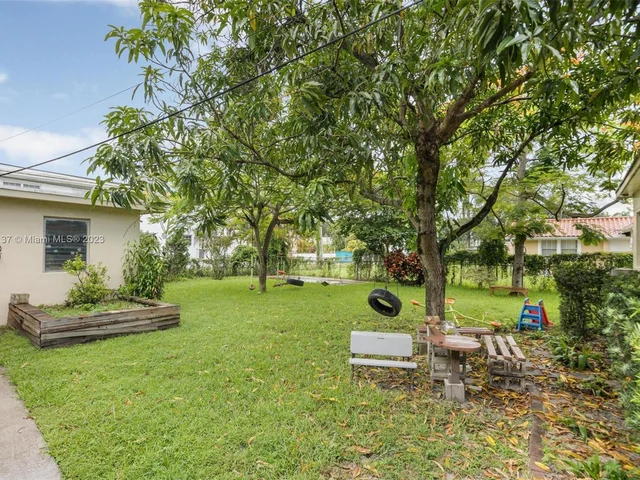 72 Palmetto Dr, Miami Springs FL 33166