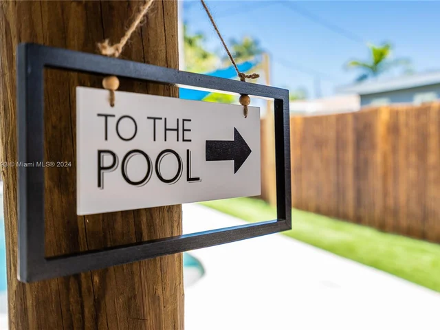 922 SE 15th Ct, Deerfield Beach FL 33441