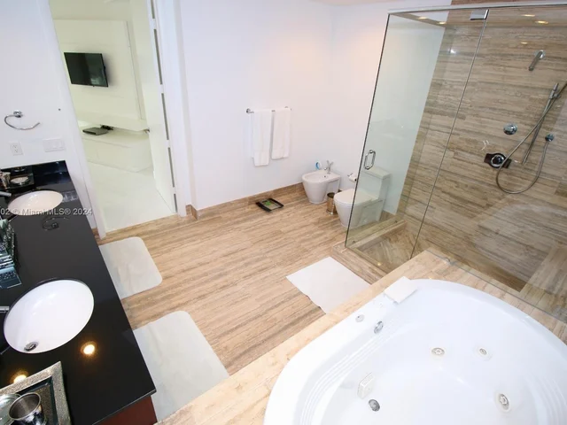 15811 Collins Ave # 1607, Sunny Isles Beach FL 33160