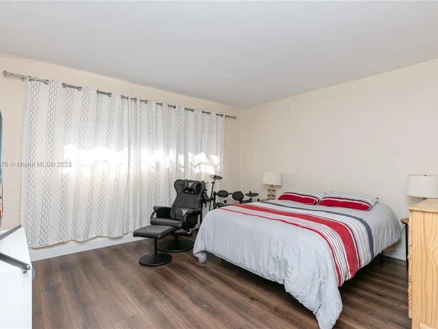 19015 NE 18th Ave, Miami FL 33179