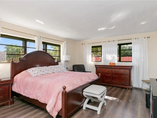 19015 NE 18th Ave, Miami FL 33179