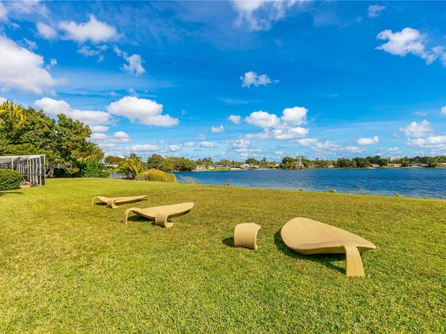 19015 NE 18th Ave, Miami FL 33179