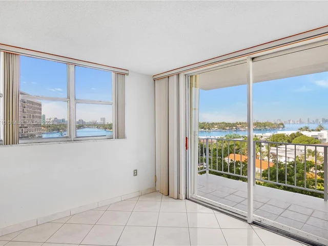 6900 Bay Dr # 6C, Miami Beach FL 33141