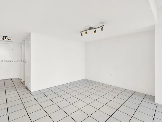 3625 N Country Club Dr # 2310, Aventura FL 33180