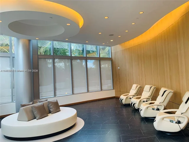 851 NE 1st Ave # 4007, Miami FL 33132