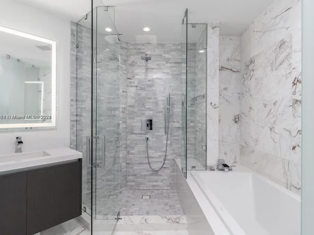 851 NE 1st Ave # 4007, Miami FL 33132