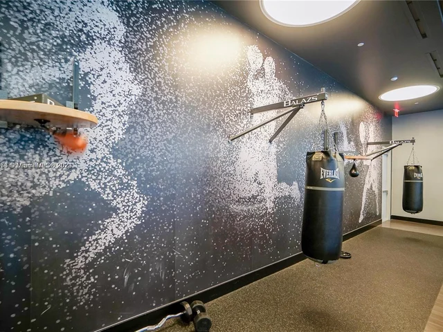 851 NE 1st Ave # 4007, Miami FL 33132