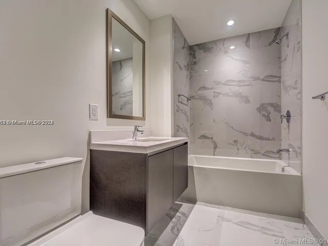 851 NE 1st Ave # 4007, Miami FL 33132