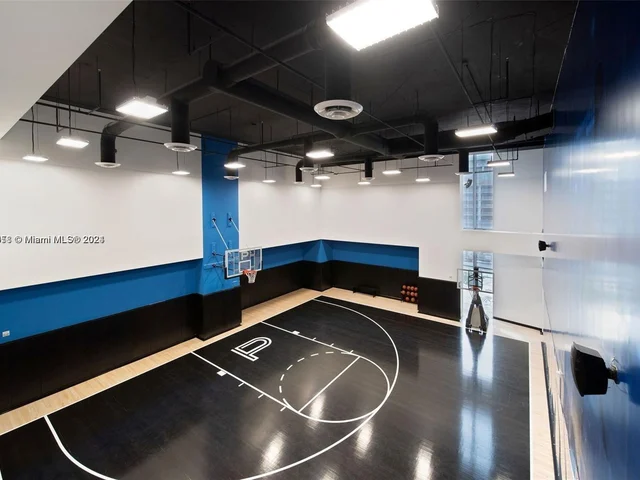 851 NE 1st Ave # 4007, Miami FL 33132