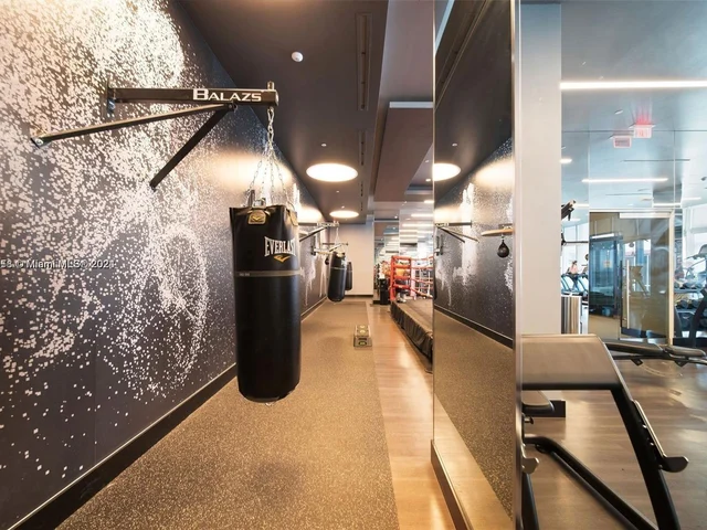 851 NE 1st Ave # 4007, Miami FL 33132