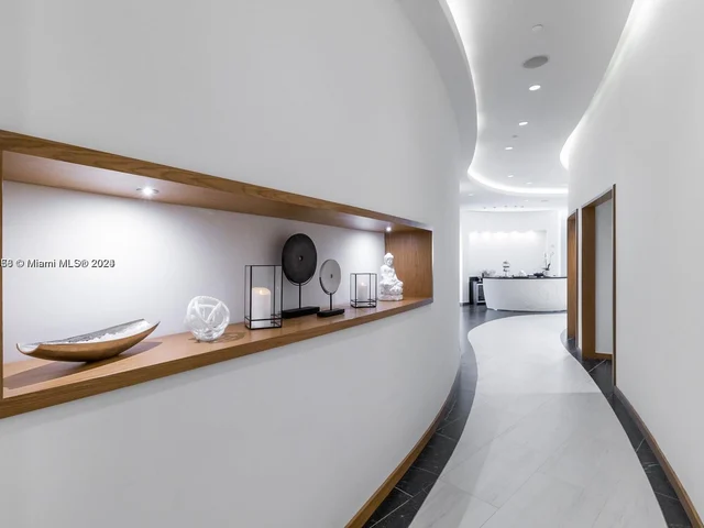 851 NE 1st Ave # 4007, Miami FL 33132