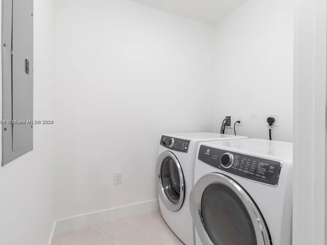 851 NE 1st Ave # 4007, Miami FL 33132