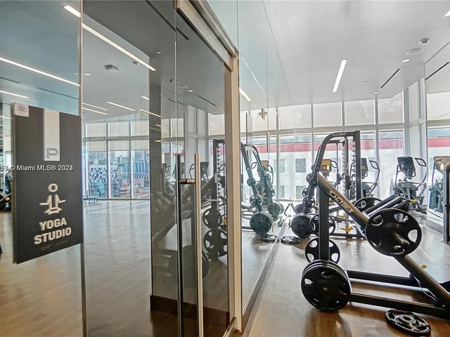 851 NE 1st Ave # 4007, Miami FL 33132