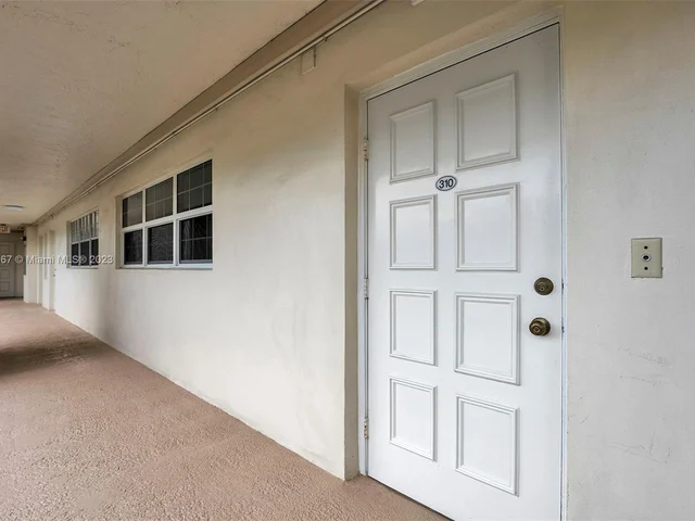 3010 N Course Dr # 310, Pompano Beach FL 33069