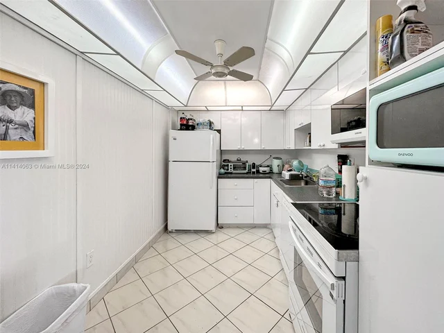 3731 N Country Club Dr, Aventura FL 33180