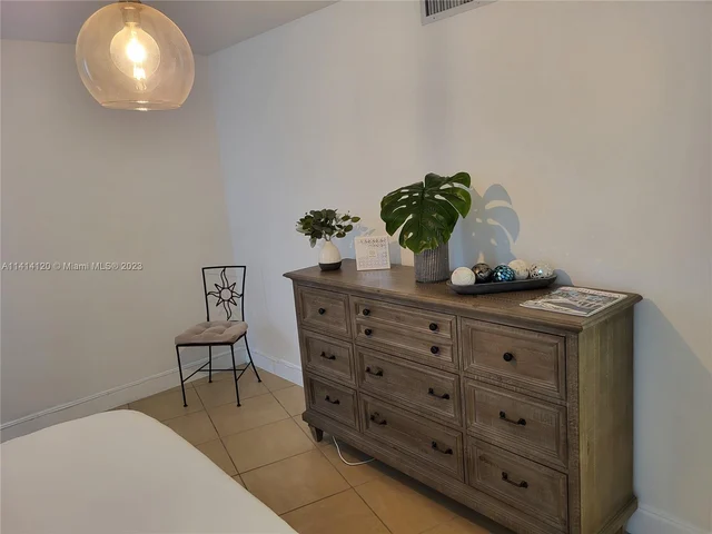 3401 N Country Club Dr # 108, Aventura FL 33180