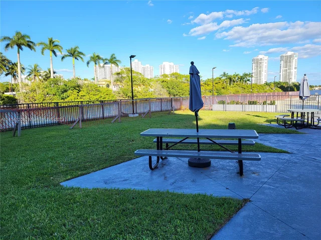 3401 N Country Club Dr # 108, Aventura FL 33180