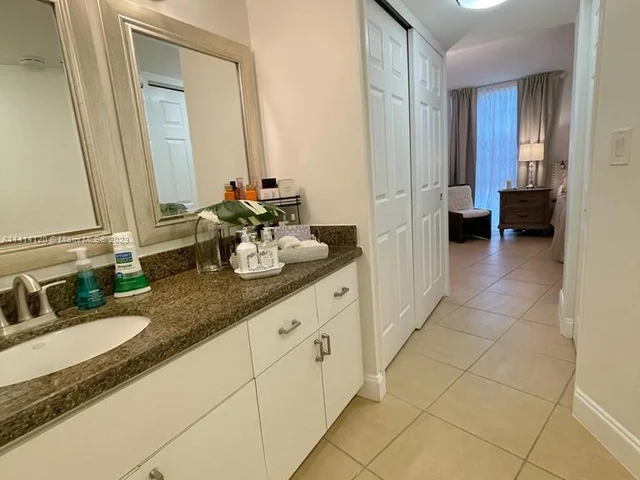 3401 N Country Club Dr # 108, Aventura FL 33180