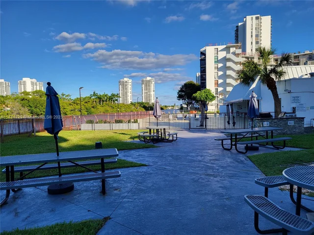 3401 N Country Club Dr # 108, Aventura FL 33180