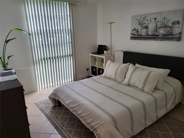 3401 N Country Club Dr # 108, Aventura FL 33180