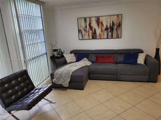 3401 N Country Club Dr # 108, Aventura FL 33180