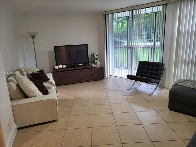 3401 N Country Club Dr # 108, Aventura FL 33180