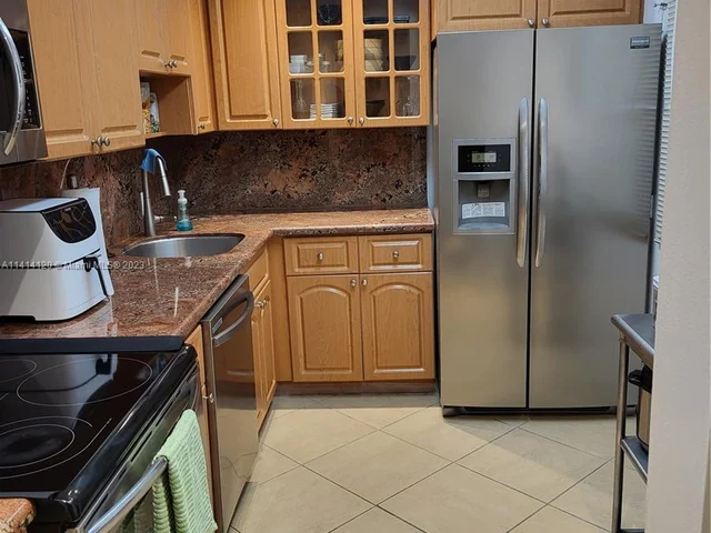 3401 N Country Club Dr # 108, Aventura FL 33180