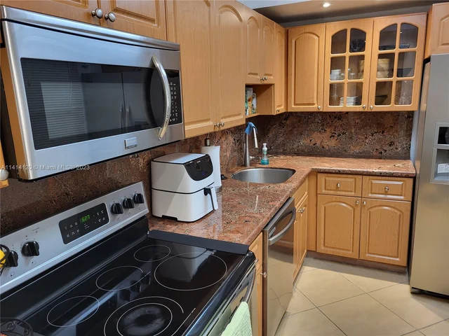 3401 N Country Club Dr # 108, Aventura FL 33180