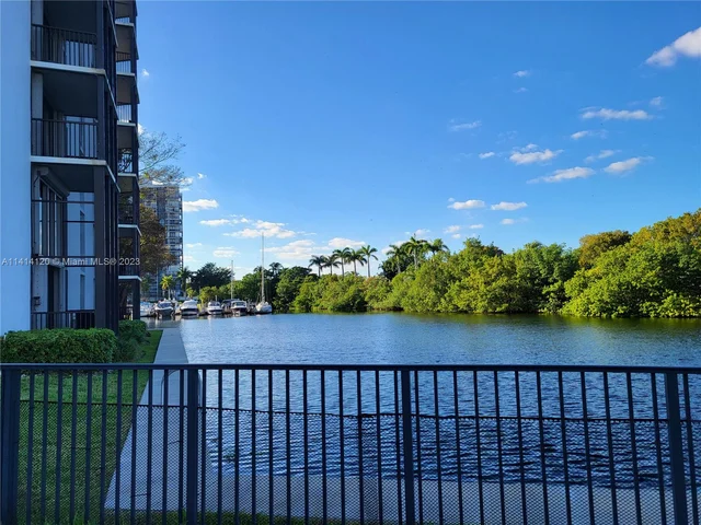 3401 N Country Club Dr # 108, Aventura FL 33180