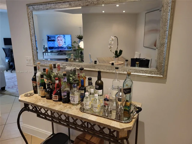 3401 N Country Club Dr # 108, Aventura FL 33180