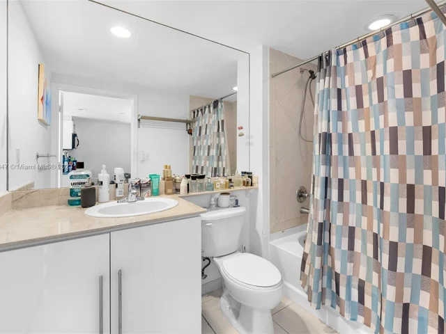 325 S Biscayne Blvd # 3320, Miami FL 33131