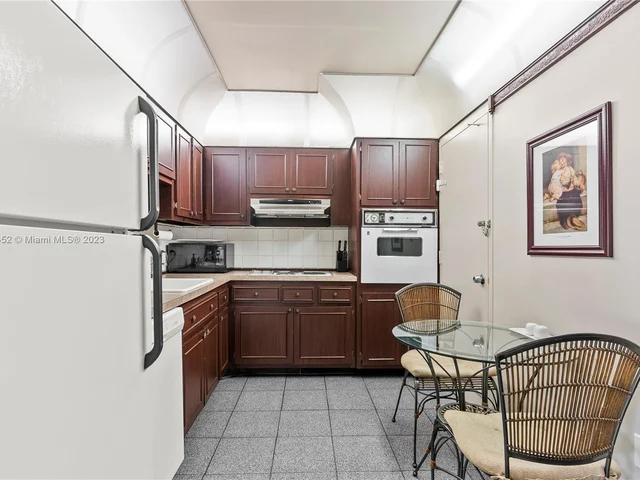 400 Kings Point Dr # 612, Sunny Isles Beach FL 33160