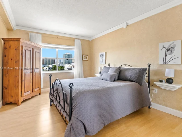 400 Kings Point Dr # 612, Sunny Isles Beach FL 33160