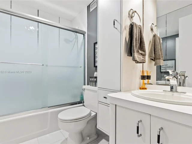 400 Kings Point Dr # 612, Sunny Isles Beach FL 33160