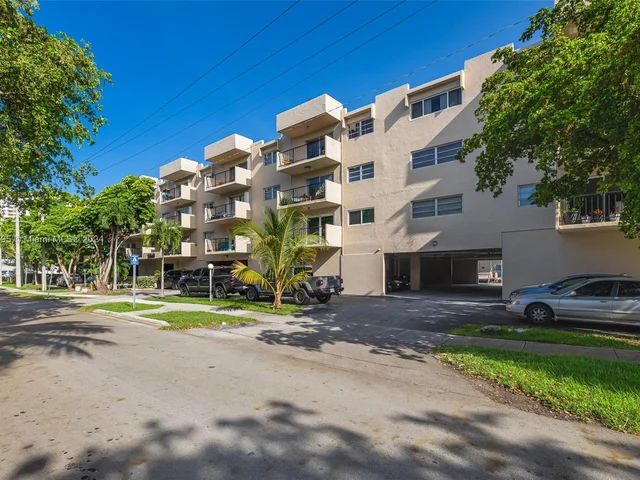 3860 NE 170th St # 307, North Miami Beach FL 33160