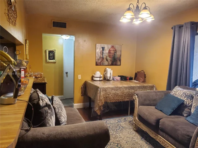 4503 Treehouse Ln # A, Tamarac FL 33319