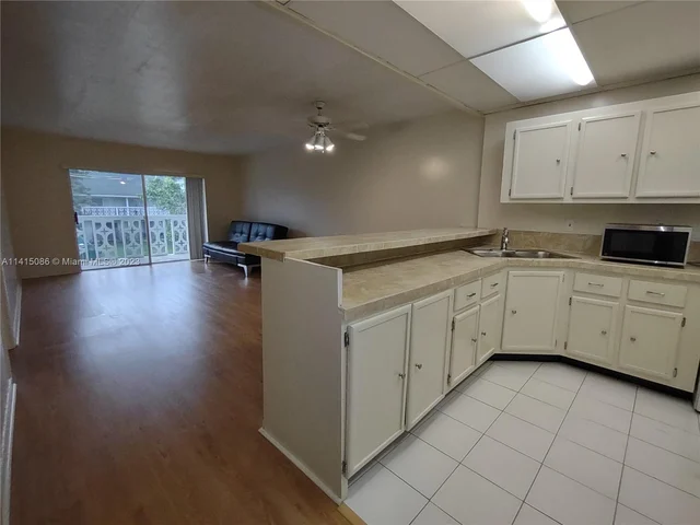 4200 NW 3rd Ct # 227, Plantation FL 33317