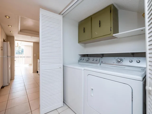 2304 NE 7th St # 27, Hallandale Beach FL 33009