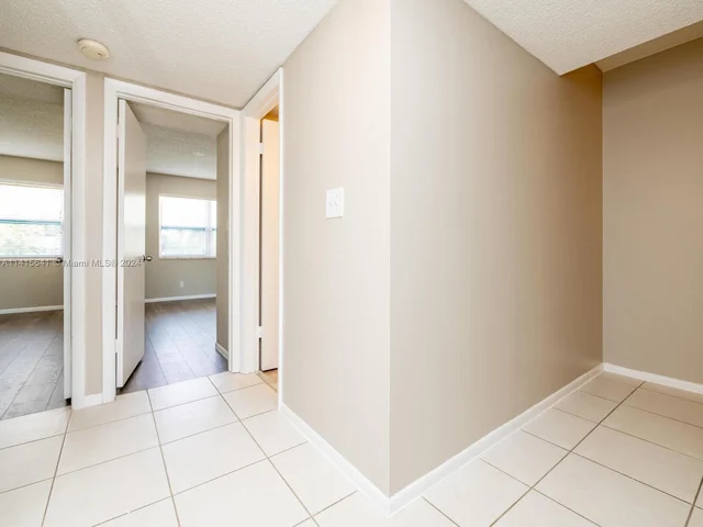 2304 NE 7th St # 27, Hallandale Beach FL 33009