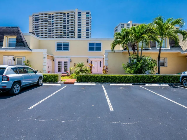 2304 NE 7th St # 27, Hallandale Beach FL 33009
