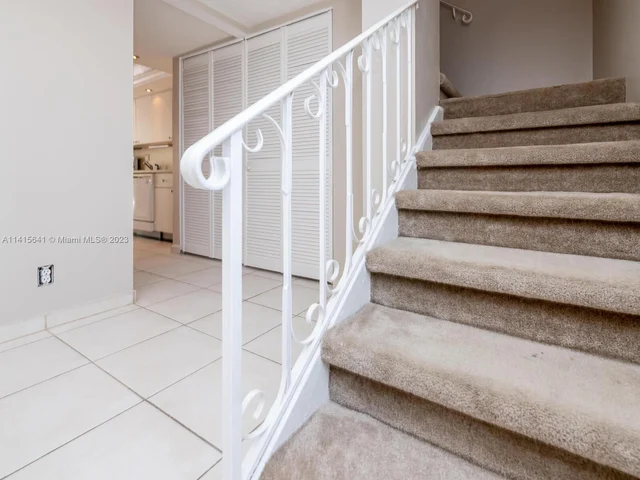 2304 NE 7th St # 27, Hallandale Beach FL 33009