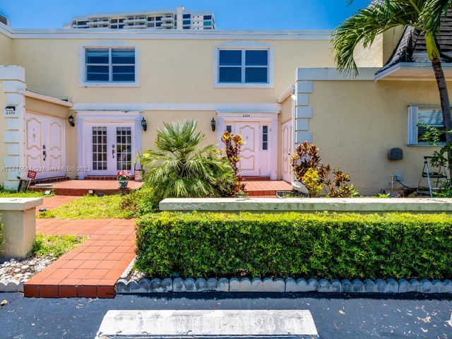 2304 NE 7th St # 27, Hallandale Beach FL 33009