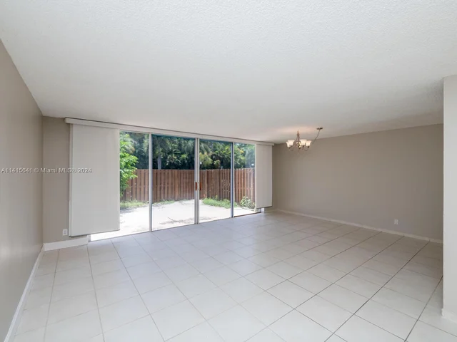2304 NE 7th St # 27, Hallandale Beach FL 33009