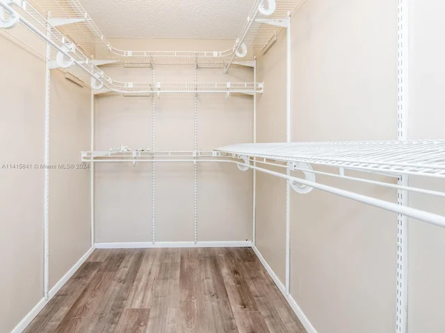 2304 NE 7th St # 27, Hallandale Beach FL 33009