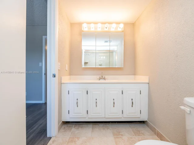 2304 NE 7th St # 27, Hallandale Beach FL 33009