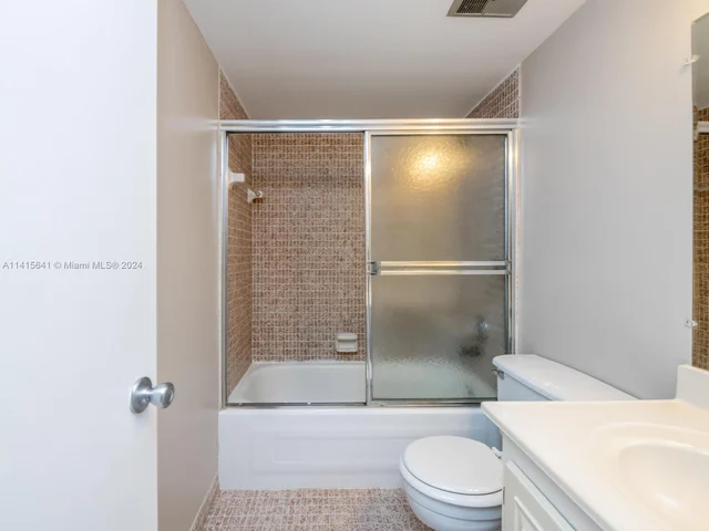 2304 NE 7th St # 27, Hallandale Beach FL 33009