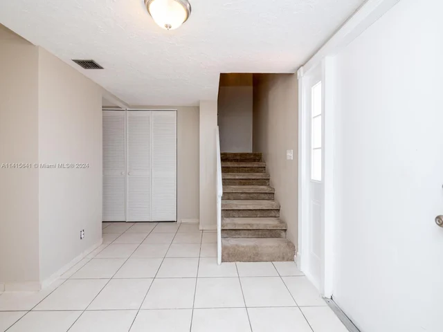 2304 NE 7th St # 27, Hallandale Beach FL 33009