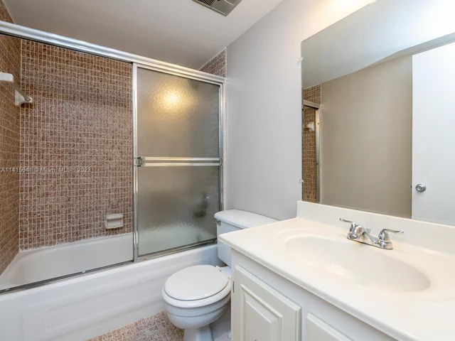 2304 NE 7th St # 27, Hallandale Beach FL 33009