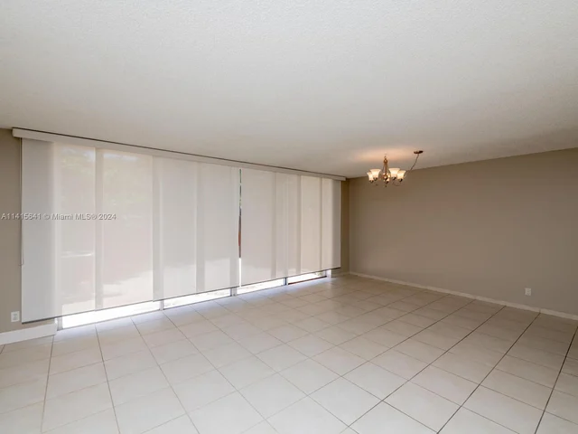 2304 NE 7th St # 27, Hallandale Beach FL 33009