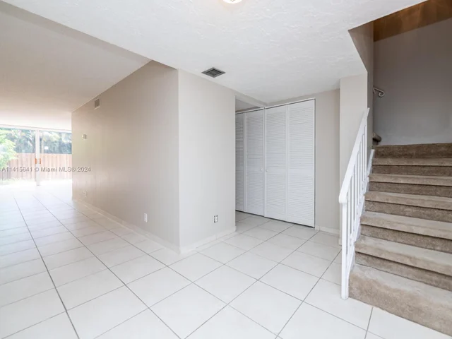 2304 NE 7th St # 27, Hallandale Beach FL 33009